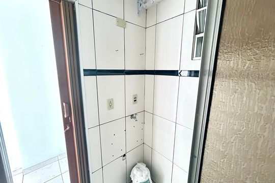 Banheiro de kitnet/studio à venda com 1 quarto, 28m² em Centro, Guarulhos