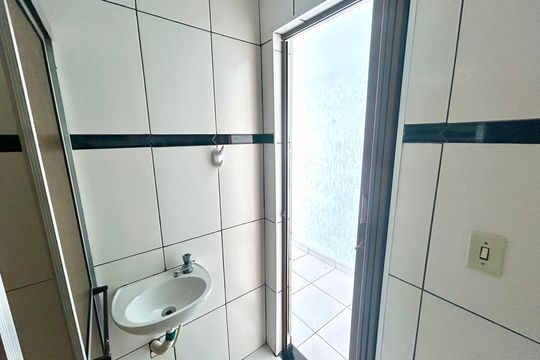 Banheiro de kitnet/studio à venda com 1 quarto, 28m² em Centro, Guarulhos
