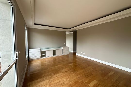 Sala de TV de casa de condomínio para alugar com 4 quartos, 470m² em Alphaville Conde Ii, Barueri
