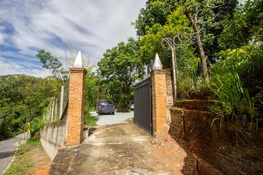 Fachada de casa à venda com 4 quartos, 1260m² em Solar do Madeira, Contagem