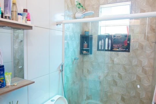 Banheiro da Suíte de casa à venda com 4 quartos, 1260m² em Solar do Madeira, Contagem