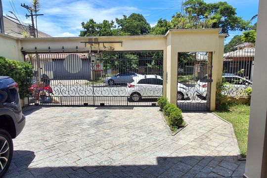 Garagem de casa para alugar com 4 quartos, 300m² em Jardim Sao Caetano, São Caetano do Sul