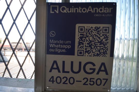 Placa Instalada de apartamento para alugar com 2 quartos, 80m² em Vila Valqueire, Rio de Janeiro