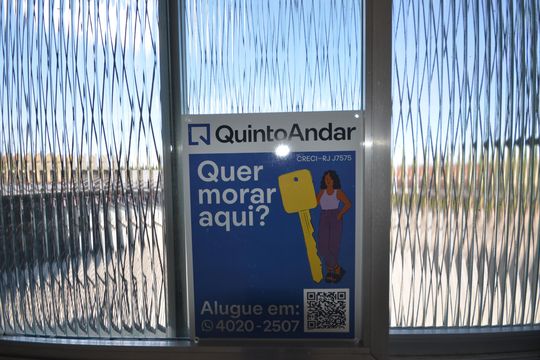 Placa Instalada de apartamento para alugar com 2 quartos, 80m² em Vila Valqueire, Rio de Janeiro