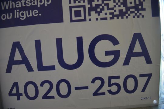 Placa Instalada de apartamento para alugar com 2 quartos, 80m² em Vila Valqueire, Rio de Janeiro