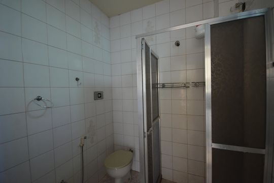 Banheiro de apartamento para alugar com 2 quartos, 80m² em Vila Valqueire, Rio de Janeiro