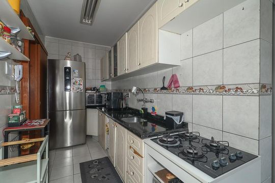 Cozinha de apartamento à venda com 2 quartos, 76m² em São Sebastião, Porto Alegre
