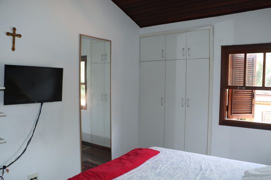 Suíte 1 de casa de condomínio para alugar com 5 quartos, 400m² em Chácara Pavoeiro, Cotia
