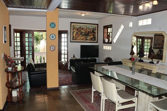 Casa de Condomínio para alugar com 5 quartos, 400m² em Chácara Pavoeiro, Cotia