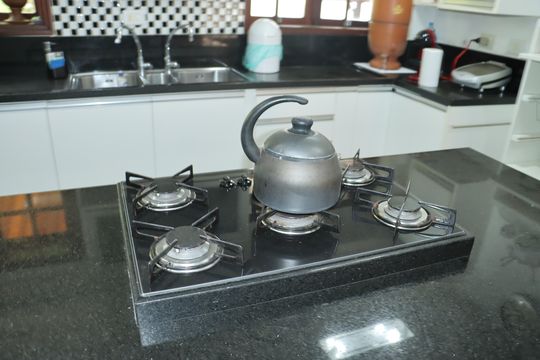 Cozinha de casa de condomínio para alugar com 5 quartos, 400m² em Chácara Pavoeiro, Cotia