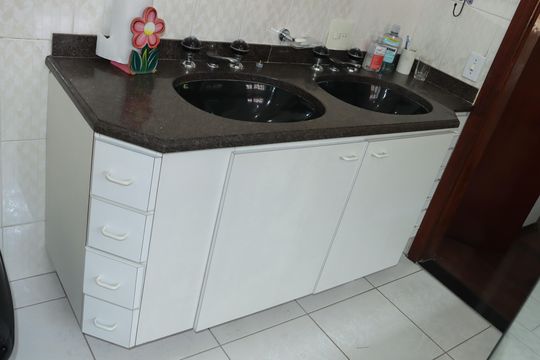 Banheiro Suíte 1 de casa de condomínio para alugar com 5 quartos, 400m² em Chácara Pavoeiro, Cotia