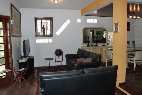 Sala de casa de condomínio para alugar com 5 quartos, 400m² em Chácara Pavoeiro, Cotia