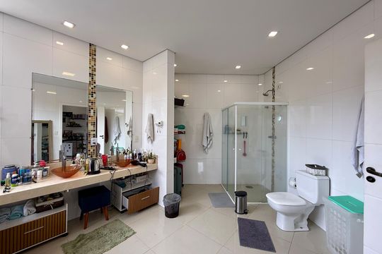 Banheiro Suíte 1 de casa à venda com 4 quartos, 550m² em Brooklin, São Paulo