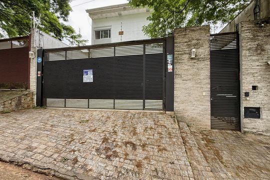 Fachada de casa à venda com 4 quartos, 550m² em Brooklin, São Paulo