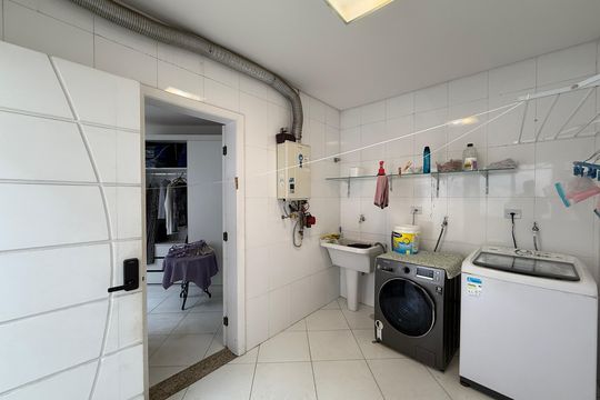 Área de Serviço de casa à venda com 4 quartos, 550m² em Brooklin, São Paulo