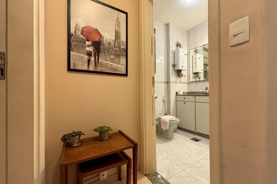 Banheiro social de apartamento para alugar com 1 quarto, 80m² em Copacabana, Rio de Janeiro