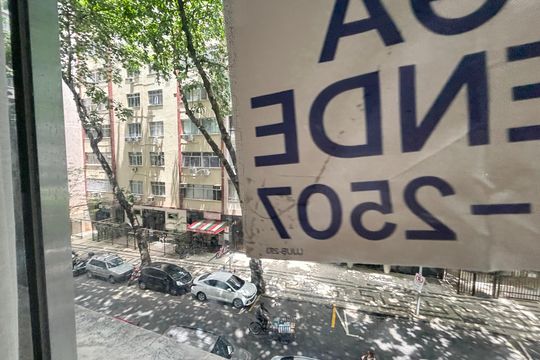 Placa de apartamento para alugar com 1 quarto, 80m² em Copacabana, Rio de Janeiro