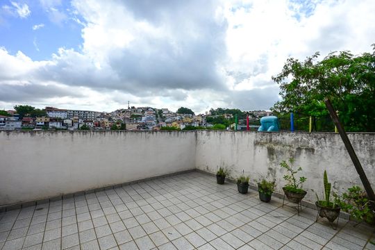 Quintal de casa à venda com 3 quartos, 146m² em Jardim Monte Alegre, Taboão da Serra