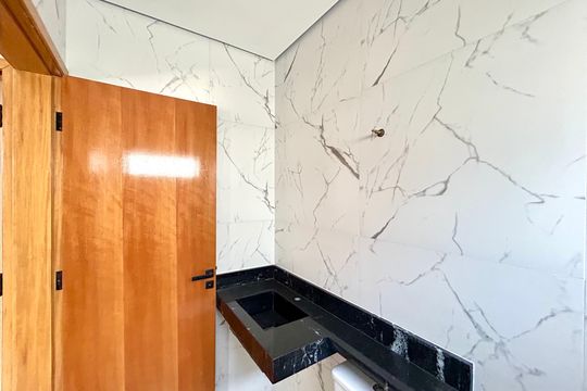 Banheiro Social de casa à venda com 3 quartos, 150m² em Vila Galvão, Guarulhos