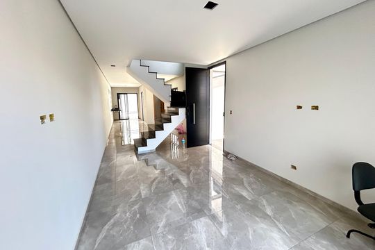 Sala de casa à venda com 3 quartos, 150m² em Vila Galvão, Guarulhos