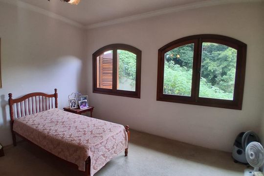 Quarto de casa de condomínio para alugar com 4 quartos, 450m² em Sítio Barrocada, São Paulo