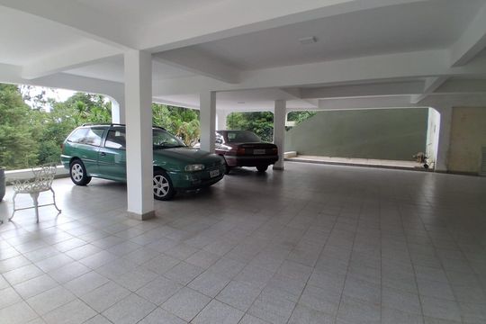 Garagem de casa de condomínio para alugar com 4 quartos, 450m² em Sítio Barrocada, São Paulo