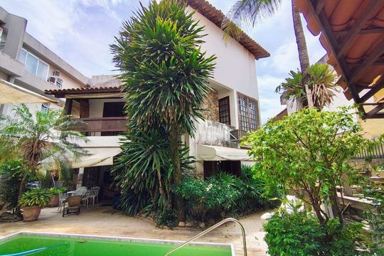 Casa à venda com 4 quartos, 328m² em São Francisco, Niterói