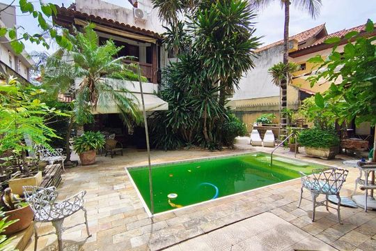 Casa à venda com 4 quartos, 328m² em São Francisco, Niterói