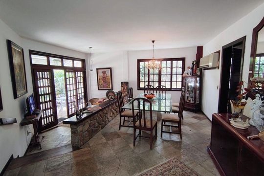 Casa à venda com 4 quartos, 328m² em São Francisco, Niterói