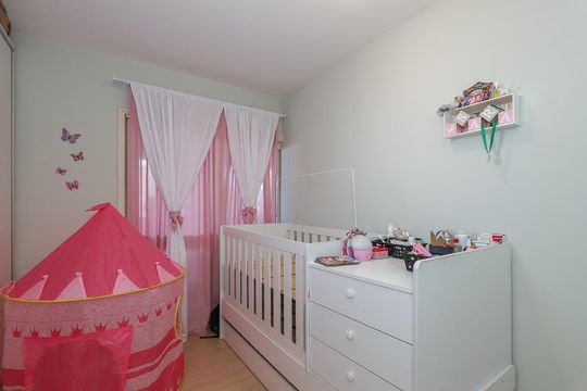 Quarto 2 de apartamento para alugar com 2 quartos, 90m² em Jardim Lindóia, Porto Alegre