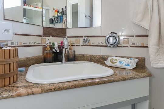 Banheiro de apartamento para alugar com 2 quartos, 90m² em Jardim Lindóia, Porto Alegre