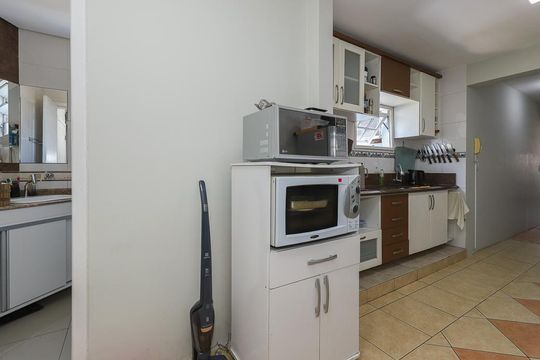Cozinha de apartamento para alugar com 2 quartos, 90m² em Jardim Lindóia, Porto Alegre