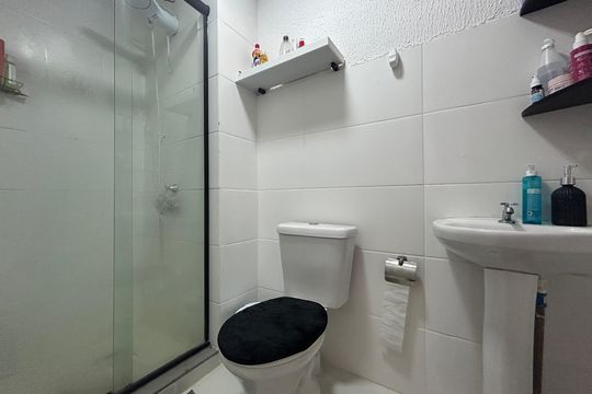 Banheiro de apartamento à venda com 2 quartos, 51m² em Feitoria, São Leopoldo