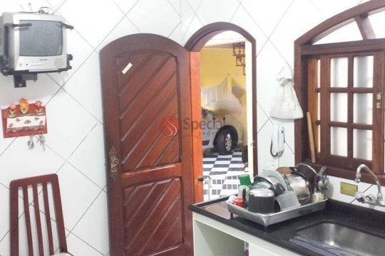 Casa à venda com 3 quartos, 220m² em Jardim Nice, São Paulo