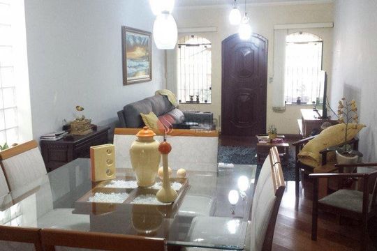 Casa à venda com 3 quartos, 220m² em Jardim Nice, São Paulo