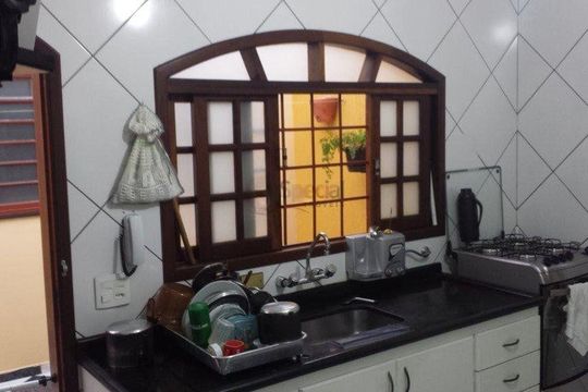 Casa à venda com 3 quartos, 220m² em Jardim Nice, São Paulo
