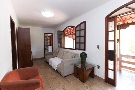 Casa para alugar com 3 quartos, 170m² em Teixeira Dias, Belo Horizonte