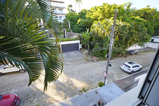 Sala - Vista de apartamento para alugar com 2 quartos, 39m² em Canasvieiras, Florianópolis
