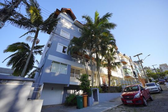 Fachada de apartamento para alugar com 2 quartos, 39m² em Canasvieiras, Florianópolis