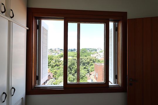 Janela da sala de café de apartamento à venda com 3 quartos, 243m² em Chácara das Pedras, Porto Alegre