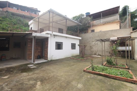 Quintal de casa à venda com 3 quartos, 300m² em Glória, Belo Horizonte