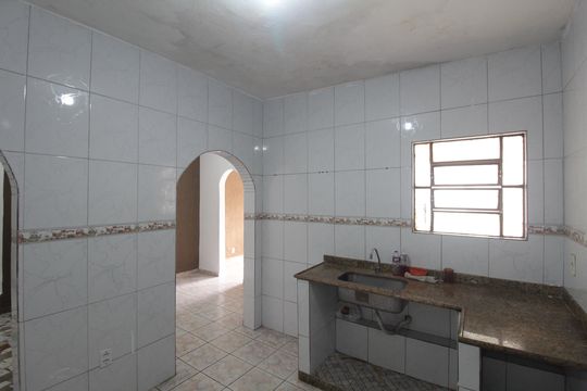 Cozinha de casa à venda com 3 quartos, 300m² em Glória, Belo Horizonte