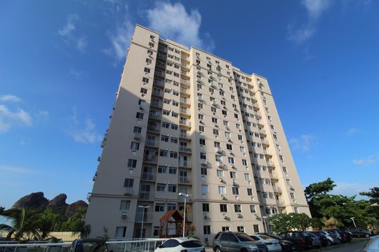Fachada do bloco de apartamento para alugar com 3 quartos, 64m² em Jacarepaguá, Rio de Janeiro