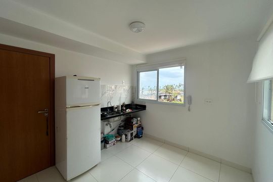 Sala e cozinha de apartamento para alugar com 1 quarto, 24m² em Jardim Placaford, Salvador