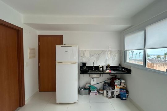 Sala e cozinha de apartamento para alugar com 1 quarto, 24m² em Jardim Placaford, Salvador