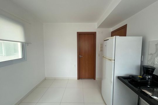 Sala e cozinha de apartamento para alugar com 1 quarto, 24m² em Jardim Placaford, Salvador