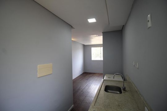 Cozinha de apartamento à venda com 2 quartos, 42m² em Mário Quintana, Porto Alegre