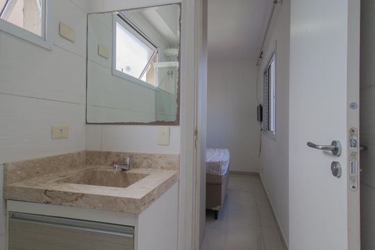 Banheiro suíte de apartamento para alugar com 2 quartos, 55m² em Jardim Nilza Miranda, Mauá