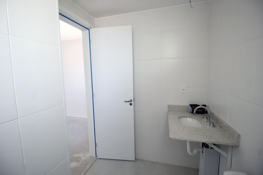 Banheiro de apartamento à venda com 2 quartos, 65m² em Parque das Nações, Santo André