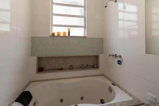 Banheiro de apartamento à venda com 2 quartos, 72m² em Tijuca, Rio de Janeiro
